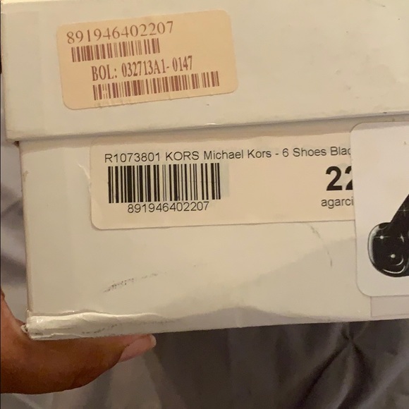 New in box, never used, Michael Kors Sage Size 6 - Picture 3 of 3